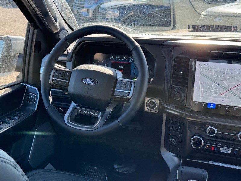 Ford F-150 Vehicle Full-screen Gallery Image 16
