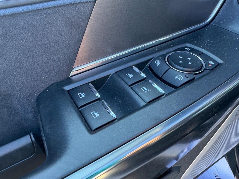Ford F-150 Vehicle Full-screen Gallery Image 20