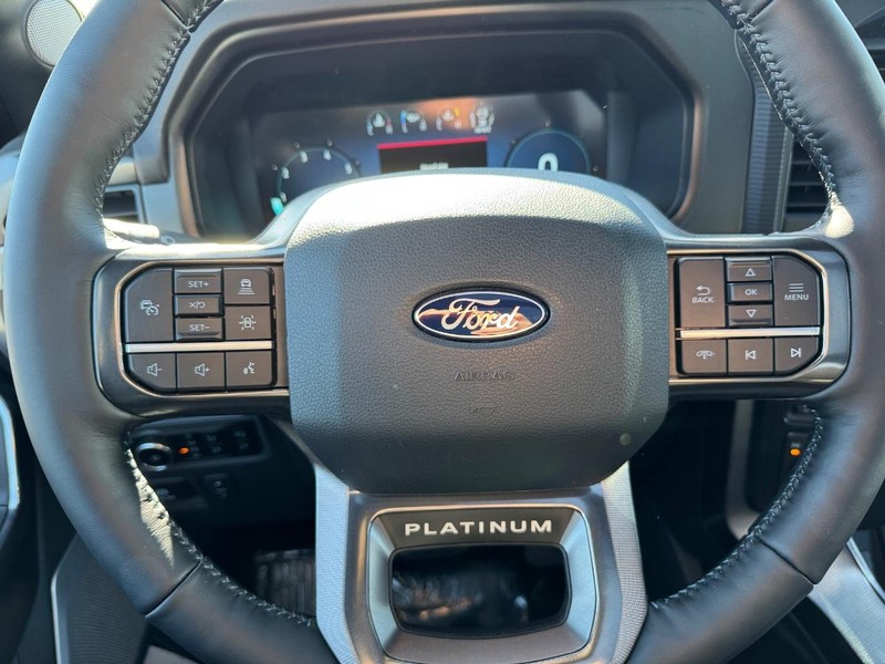 Ford F-150 Vehicle Full-screen Gallery Image 22