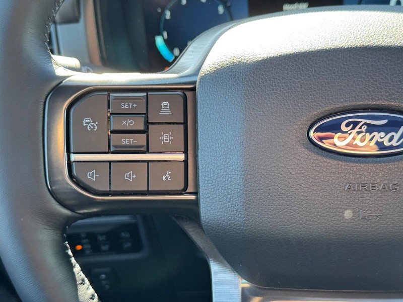 Ford F-150 Vehicle Full-screen Gallery Image 23