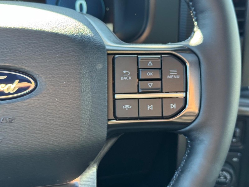 Ford F-150 Vehicle Full-screen Gallery Image 24