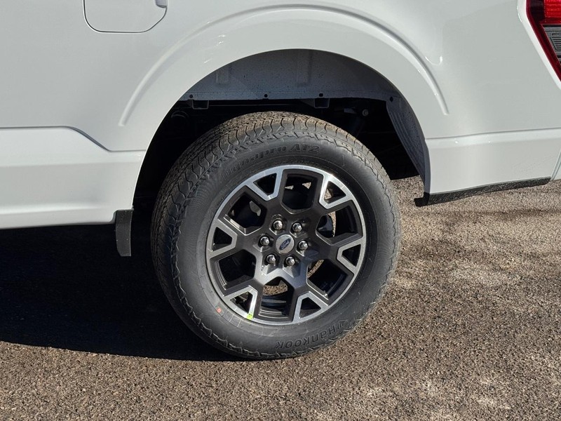 Ford F-150 Vehicle Full-screen Gallery Image 11