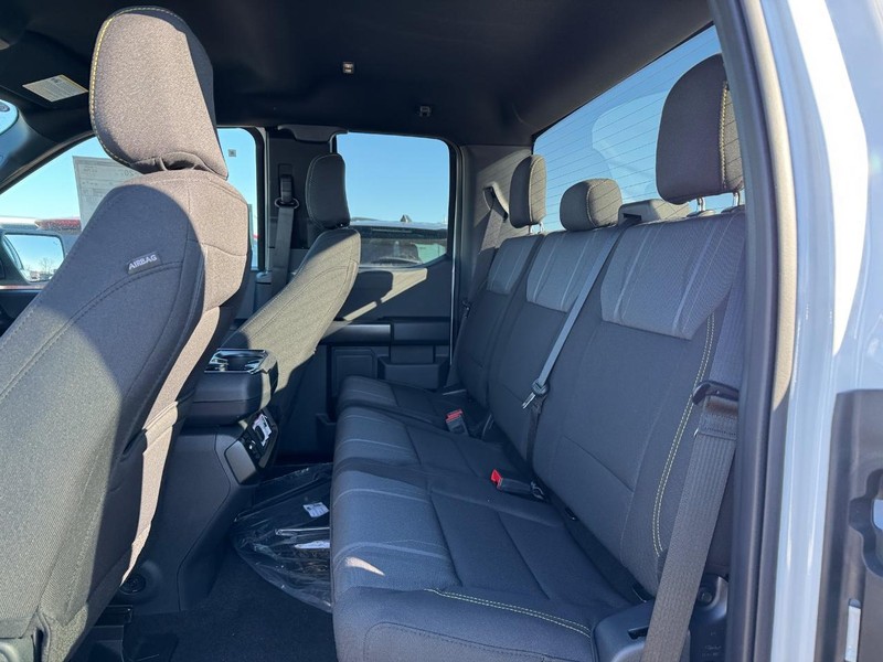 Ford F-150 Vehicle Full-screen Gallery Image 12