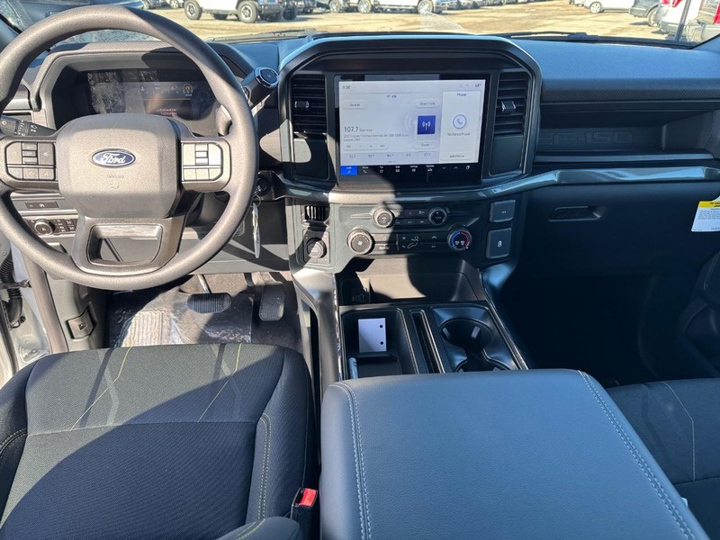Ford F-150 Vehicle Full-screen Gallery Image 13