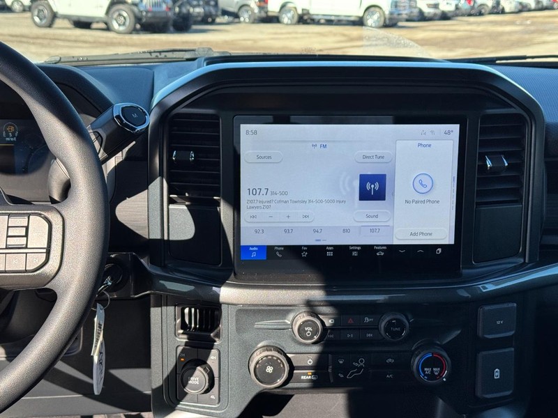 Ford F-150 Vehicle Full-screen Gallery Image 15