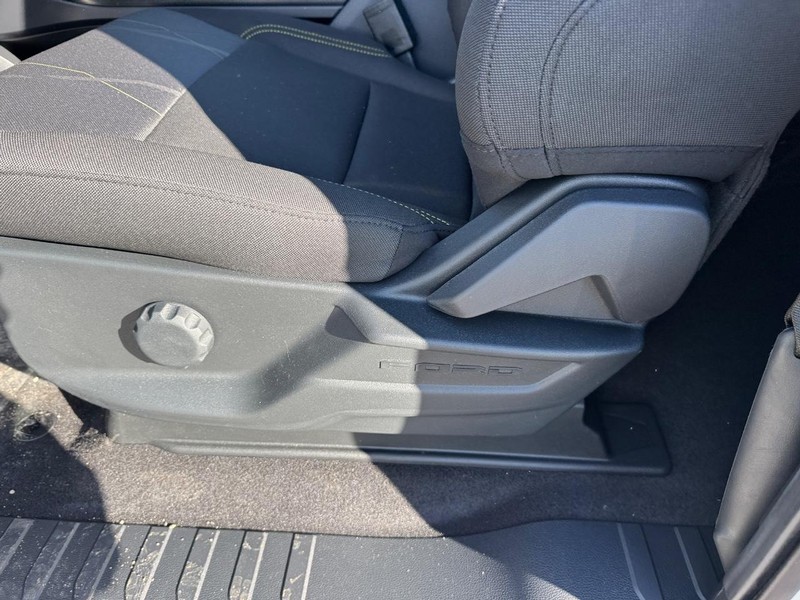 Ford F-150 Vehicle Full-screen Gallery Image 18