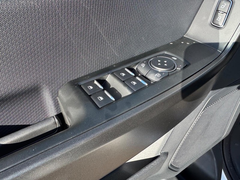 Ford F-150 Vehicle Full-screen Gallery Image 19