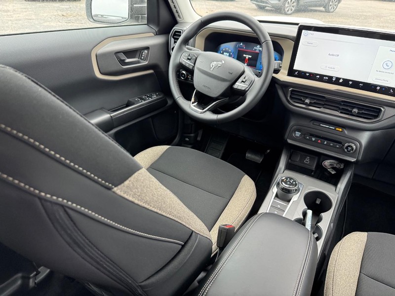 Ford Bronco Sport Vehicle Full-screen Gallery Image 13