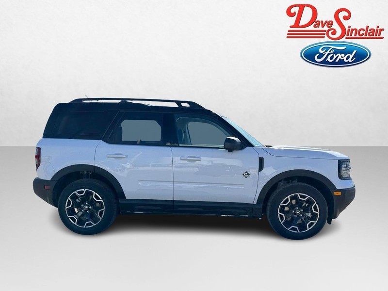 Ford Bronco Sport Vehicle Full-screen Gallery Image 05