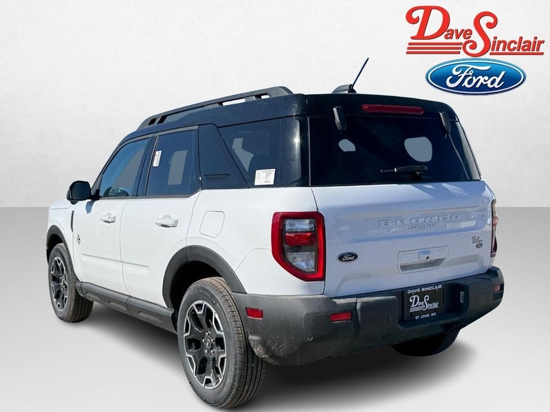 Ford Bronco Sport Vehicle Full-screen Gallery Image 09