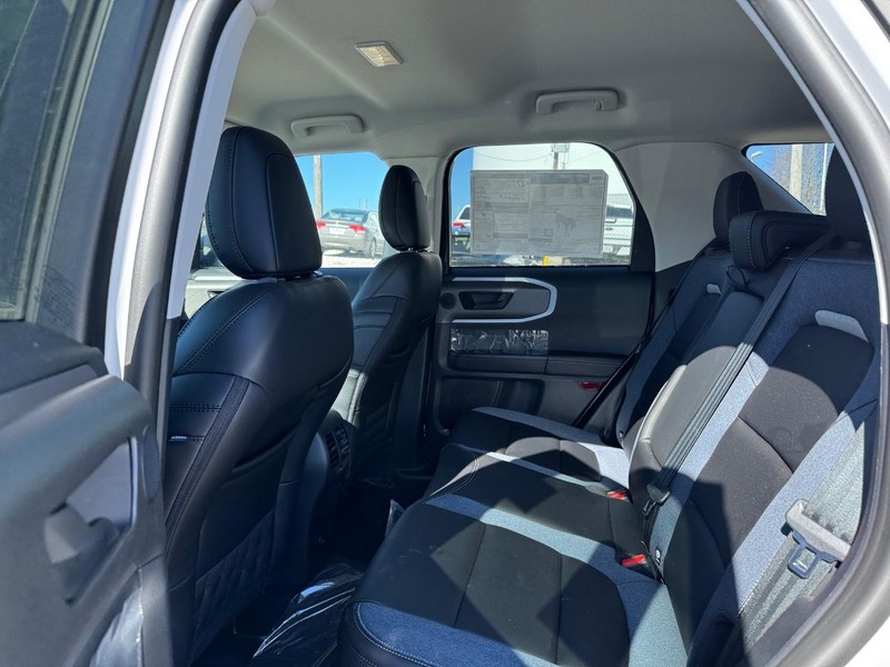 Ford Bronco Sport Vehicle Full-screen Gallery Image 12