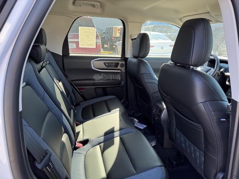 Ford Bronco Sport Vehicle Full-screen Gallery Image 13