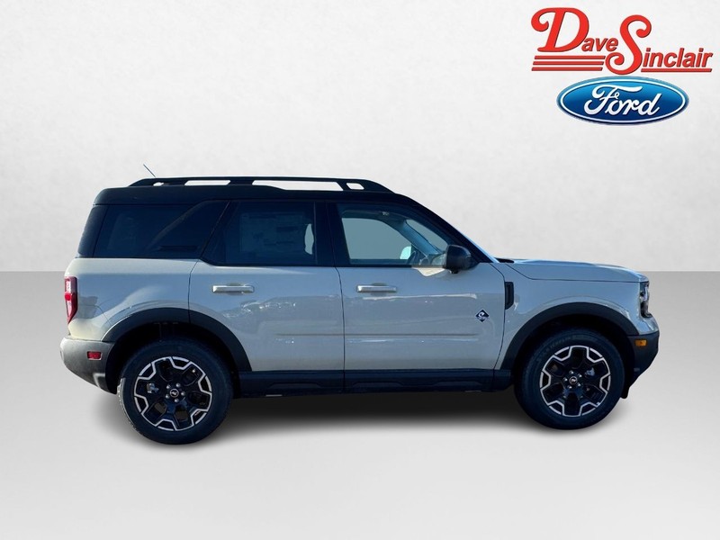 Ford Bronco Sport Vehicle Full-screen Gallery Image 05