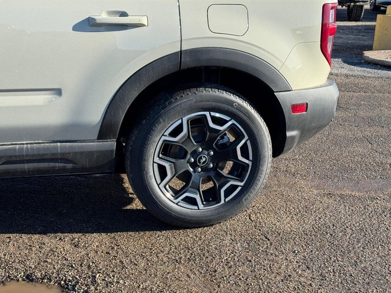 Ford Bronco Sport Vehicle Full-screen Gallery Image 11