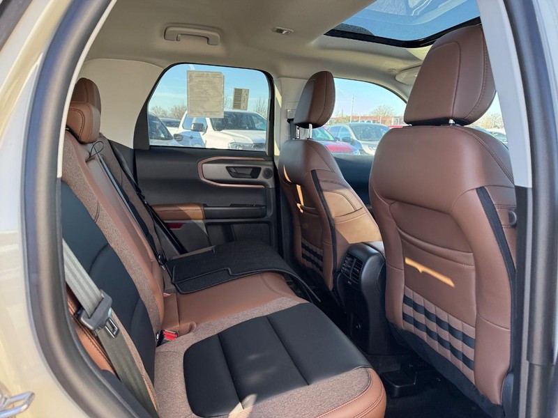 Ford Bronco Sport Vehicle Full-screen Gallery Image 14