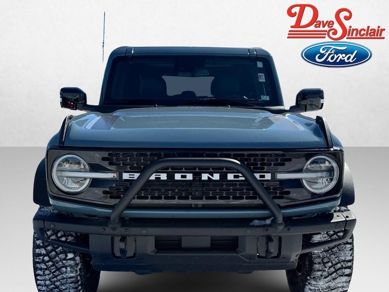 Ford Bronco Vehicle Full-screen Gallery Image 02