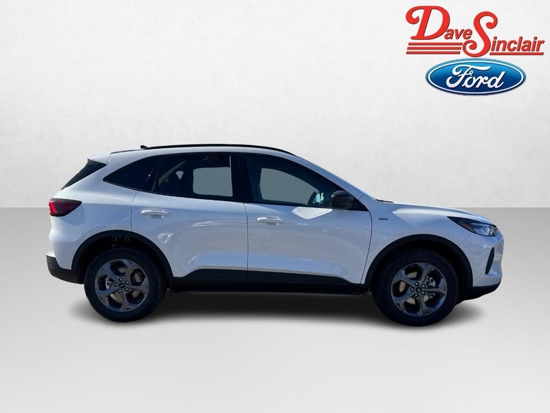 Ford Escape Vehicle Full-screen Gallery Image 05
