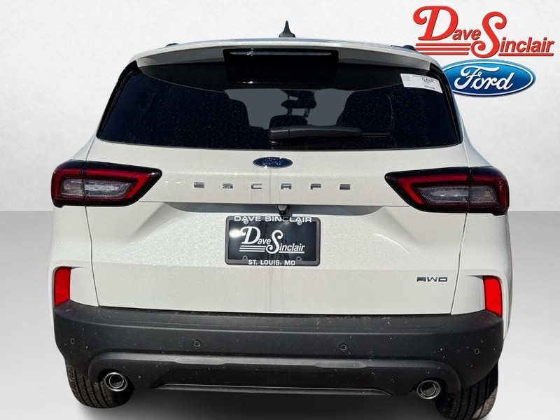 Ford Escape Vehicle Full-screen Gallery Image 08