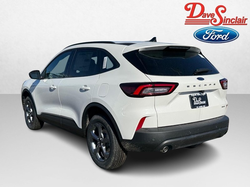 Ford Escape Vehicle Full-screen Gallery Image 09
