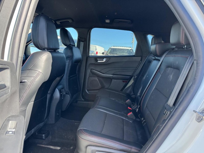 Ford Escape Vehicle Full-screen Gallery Image 12