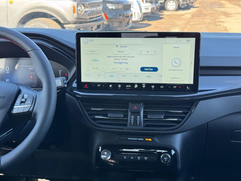 Ford Escape Vehicle Full-screen Gallery Image 16