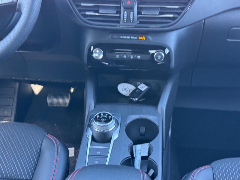 Ford Escape Vehicle Full-screen Gallery Image 17