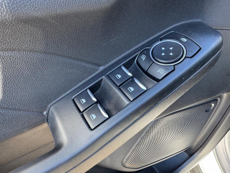 Ford Escape Vehicle Full-screen Gallery Image 19