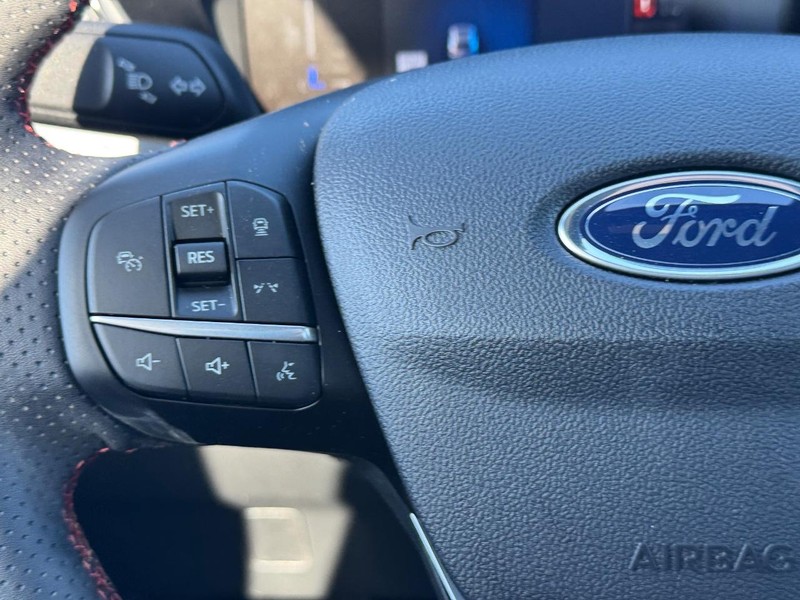 Ford Escape Vehicle Full-screen Gallery Image 21