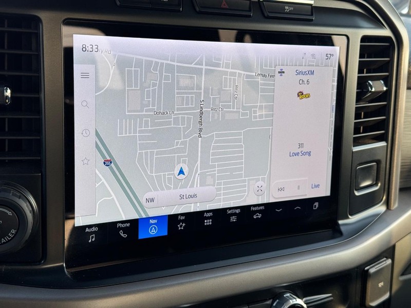 Ford F-150 Vehicle Full-screen Gallery Image 22
