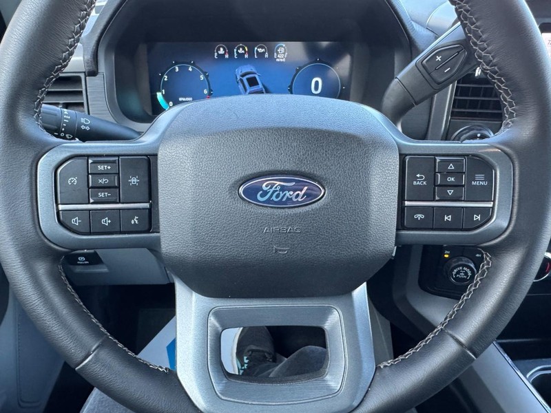 Ford F-150 Vehicle Full-screen Gallery Image 19