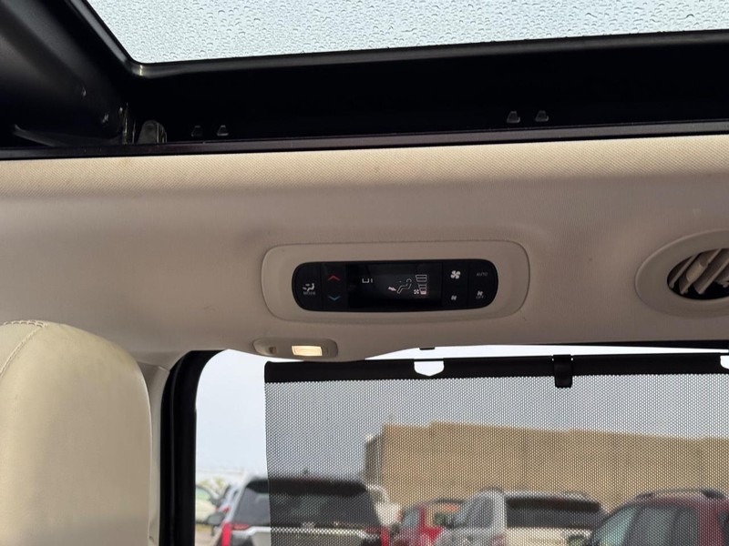 Chrysler Pacifica Vehicle Full-screen Gallery Image 15