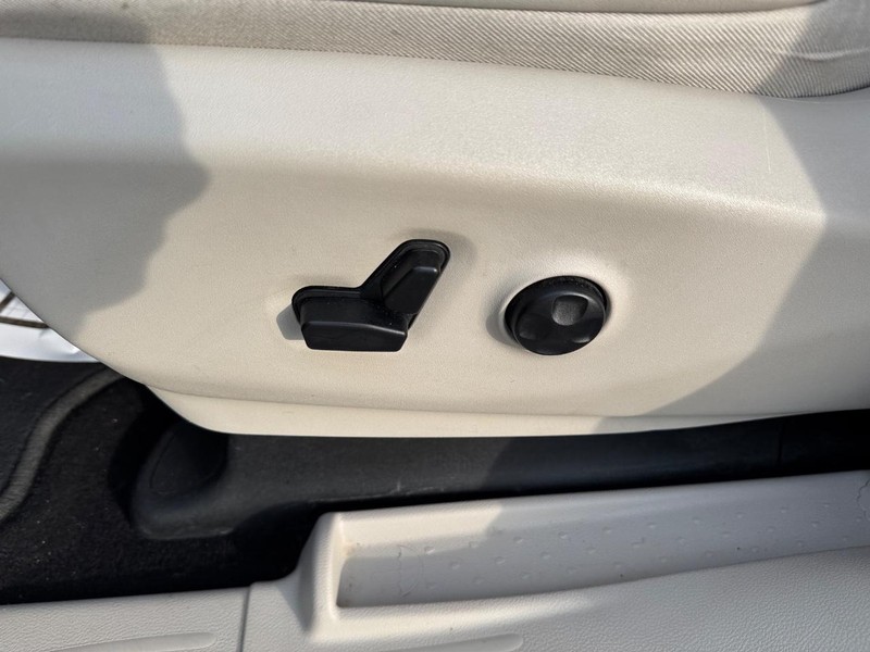 Chrysler Pacifica Vehicle Full-screen Gallery Image 21