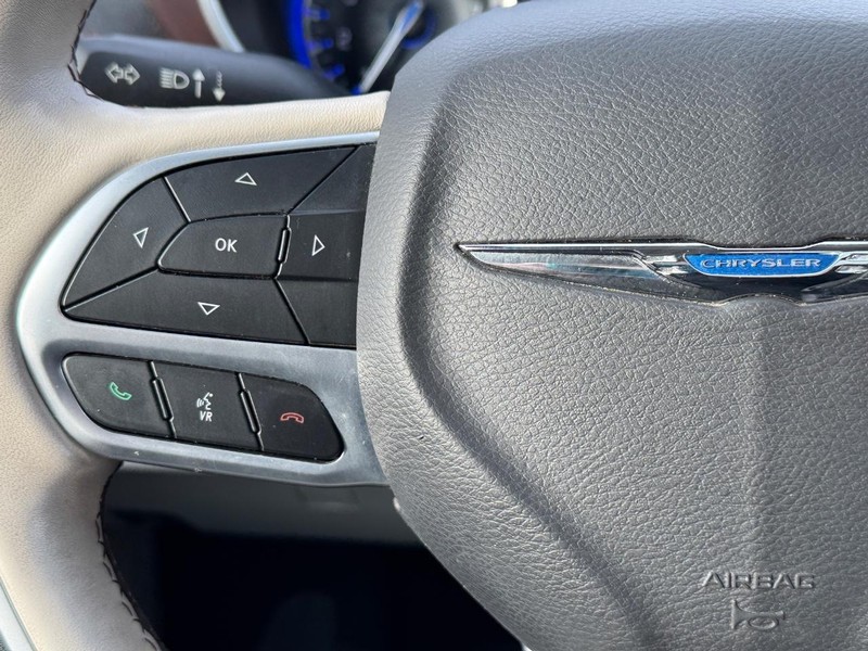 Chrysler Pacifica Vehicle Full-screen Gallery Image 25