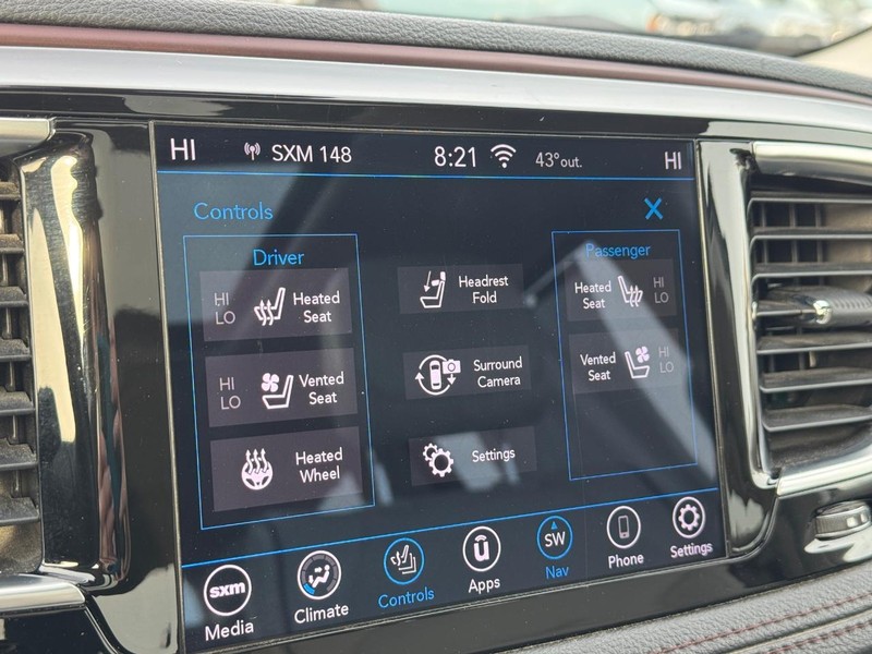 Chrysler Pacifica Vehicle Full-screen Gallery Image 28