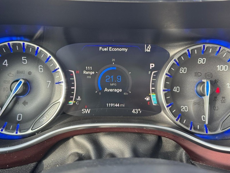 Chrysler Pacifica Vehicle Full-screen Gallery Image 30