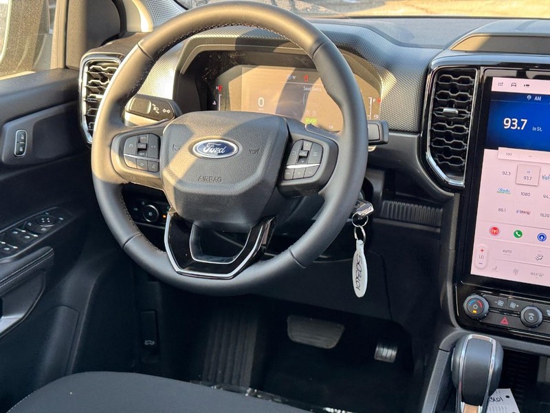 Ford Ranger Vehicle Full-screen Gallery Image 15