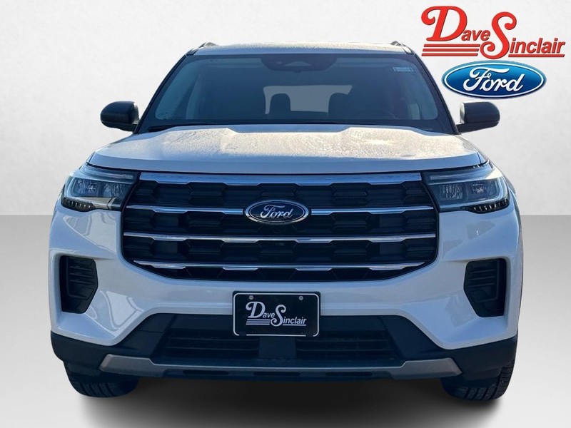 Ford Explorer Vehicle Full-screen Gallery Image 02