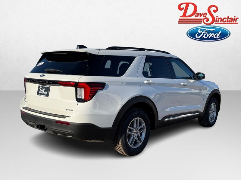 Ford Explorer Vehicle Full-screen Gallery Image 07