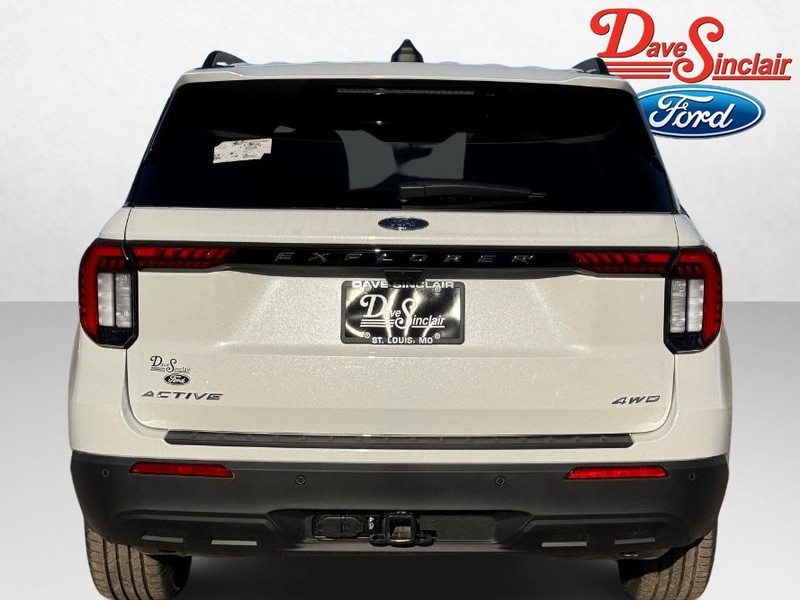 Ford Explorer Vehicle Full-screen Gallery Image 08