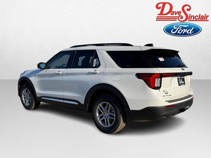 Ford Explorer Vehicle Full-screen Gallery Image 09