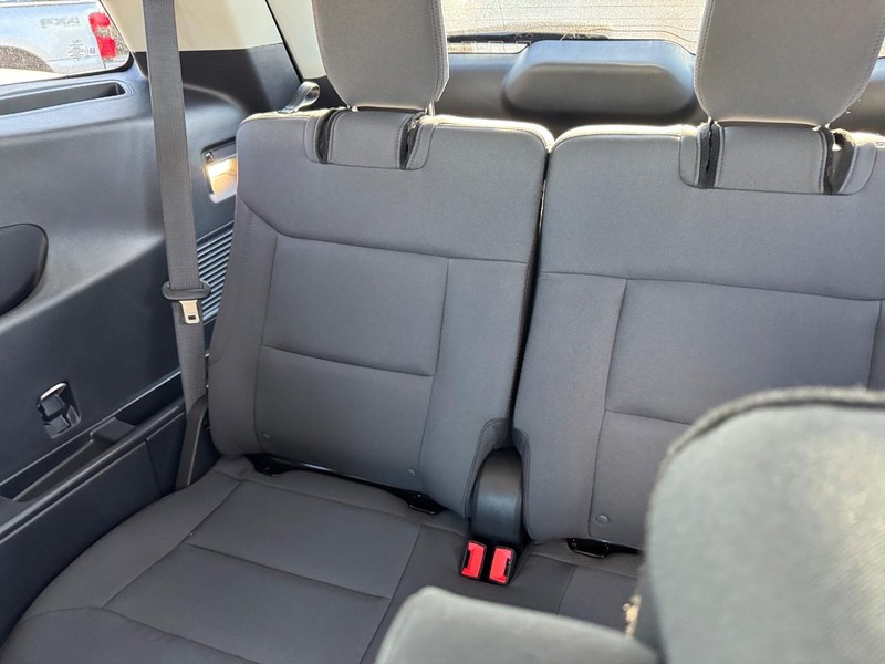 Ford Explorer Vehicle Full-screen Gallery Image 13