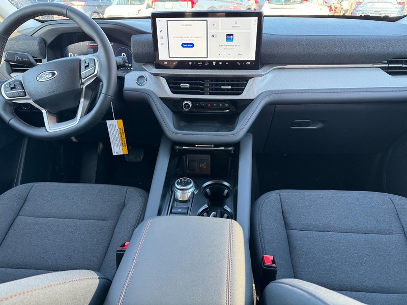Ford Explorer Vehicle Full-screen Gallery Image 16