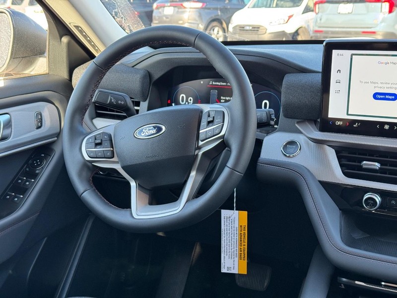Ford Explorer Vehicle Full-screen Gallery Image 17
