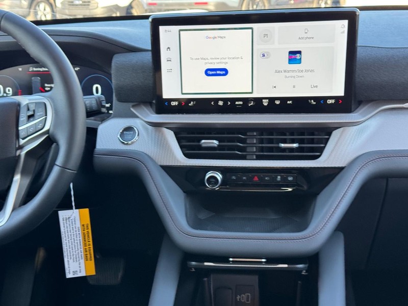 Ford Explorer Vehicle Full-screen Gallery Image 18