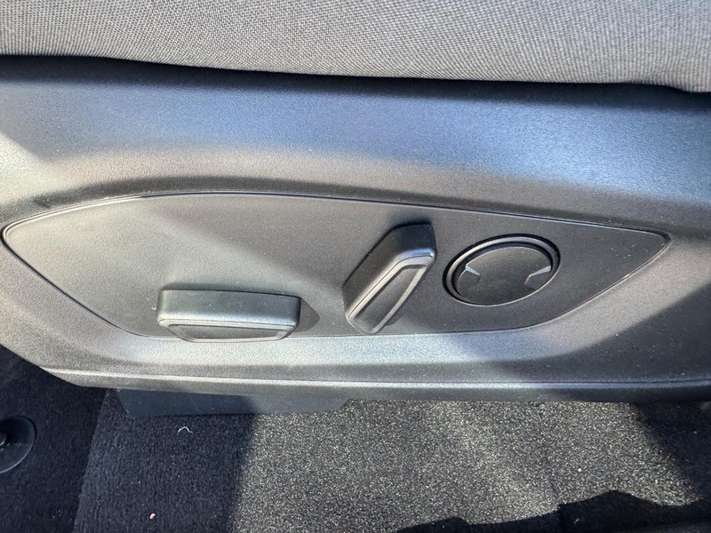Ford Explorer Vehicle Full-screen Gallery Image 20