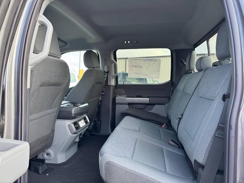 Ford F-150 Vehicle Full-screen Gallery Image 12