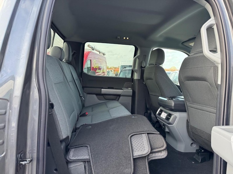 Ford F-150 Vehicle Full-screen Gallery Image 13