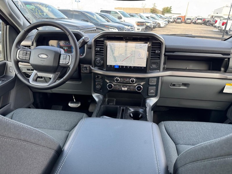 Ford F-150 Vehicle Full-screen Gallery Image 15