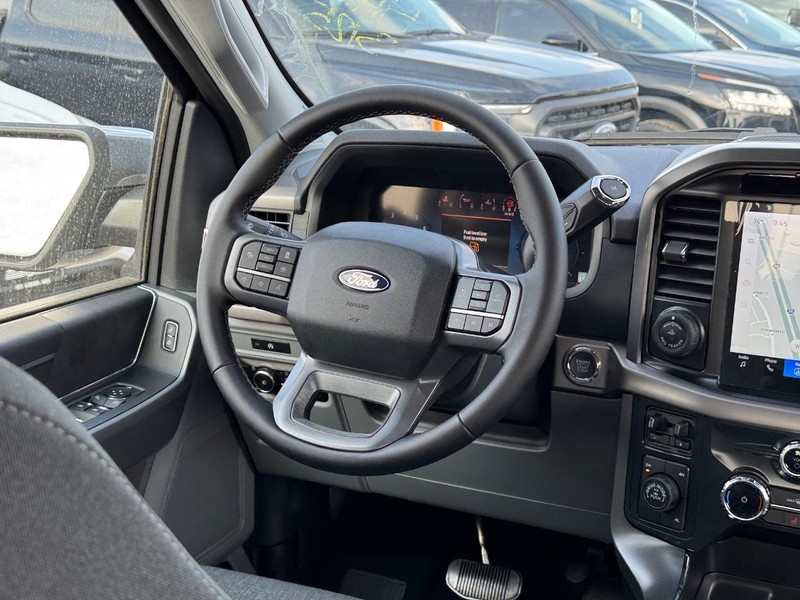 Ford F-150 Vehicle Full-screen Gallery Image 16