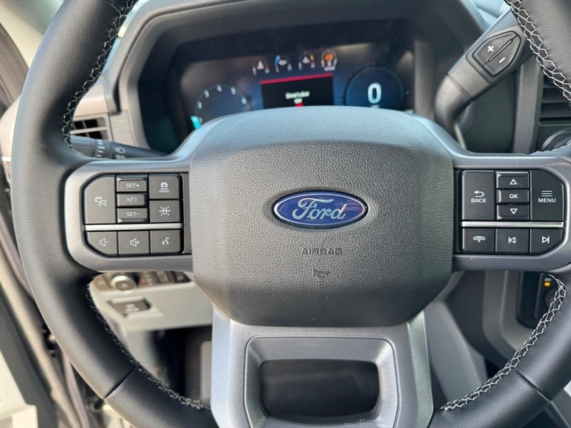 Ford F-150 Vehicle Full-screen Gallery Image 19